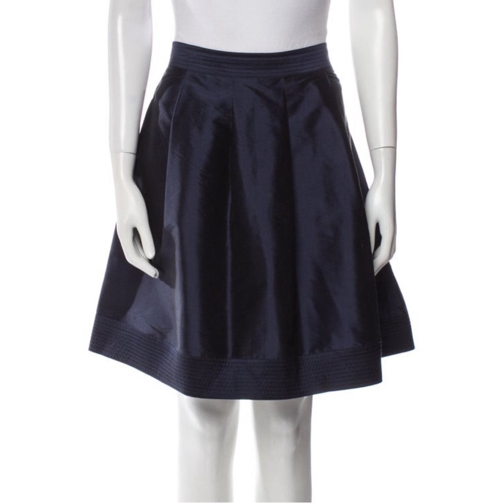 Diane von Furstenberg Silk Skirt
•   Blue
•   Pleated Accents
•   Zip Closure